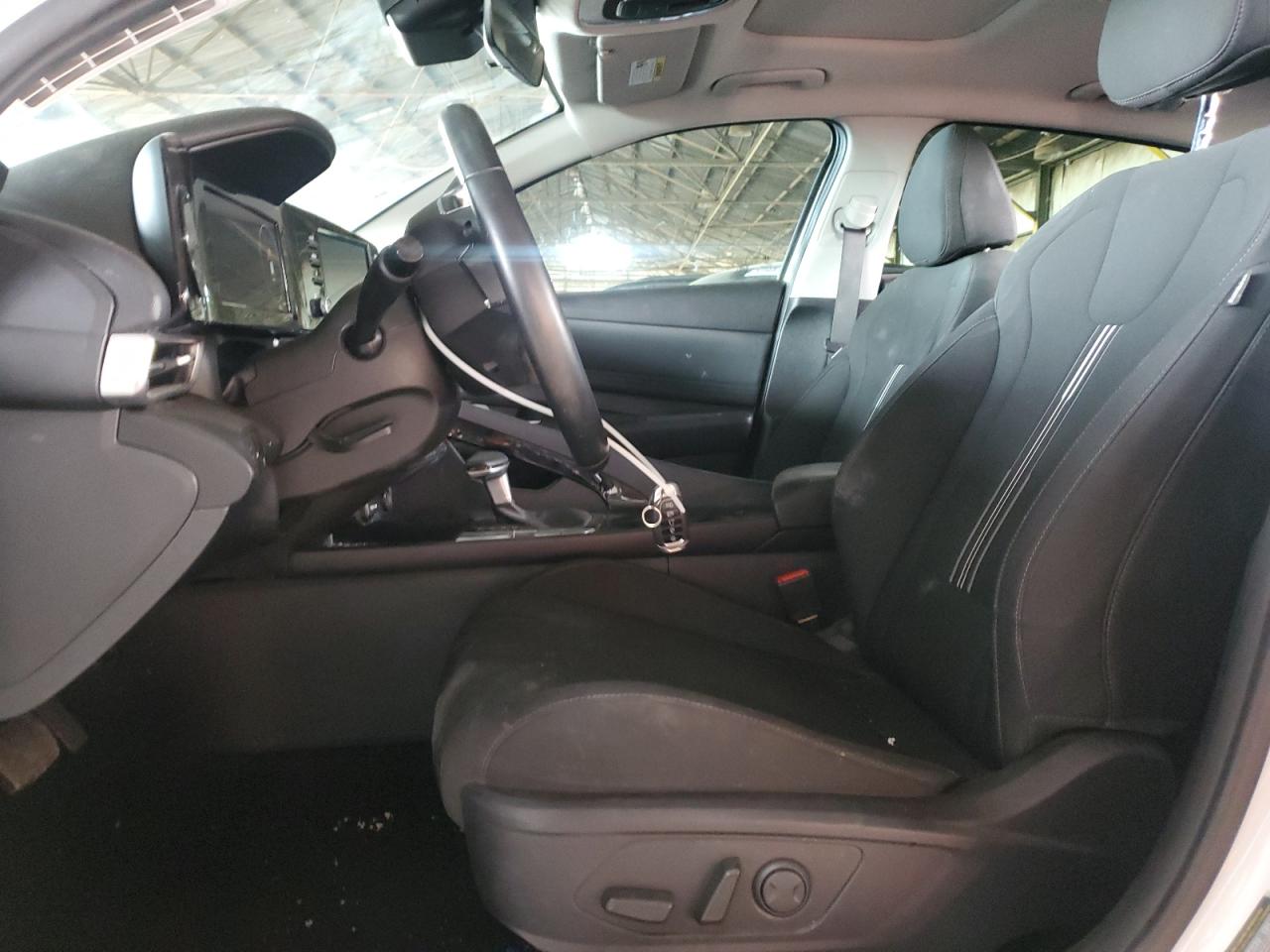 2022 Hyundai Elantra - Image 7