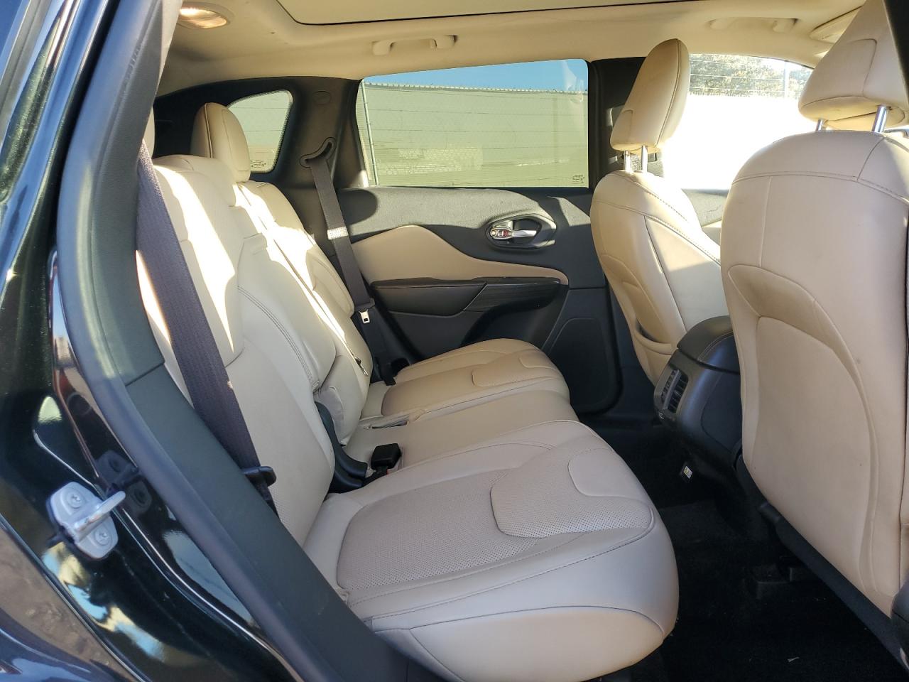 2016 Jeep Grand Cherokee - Image 11