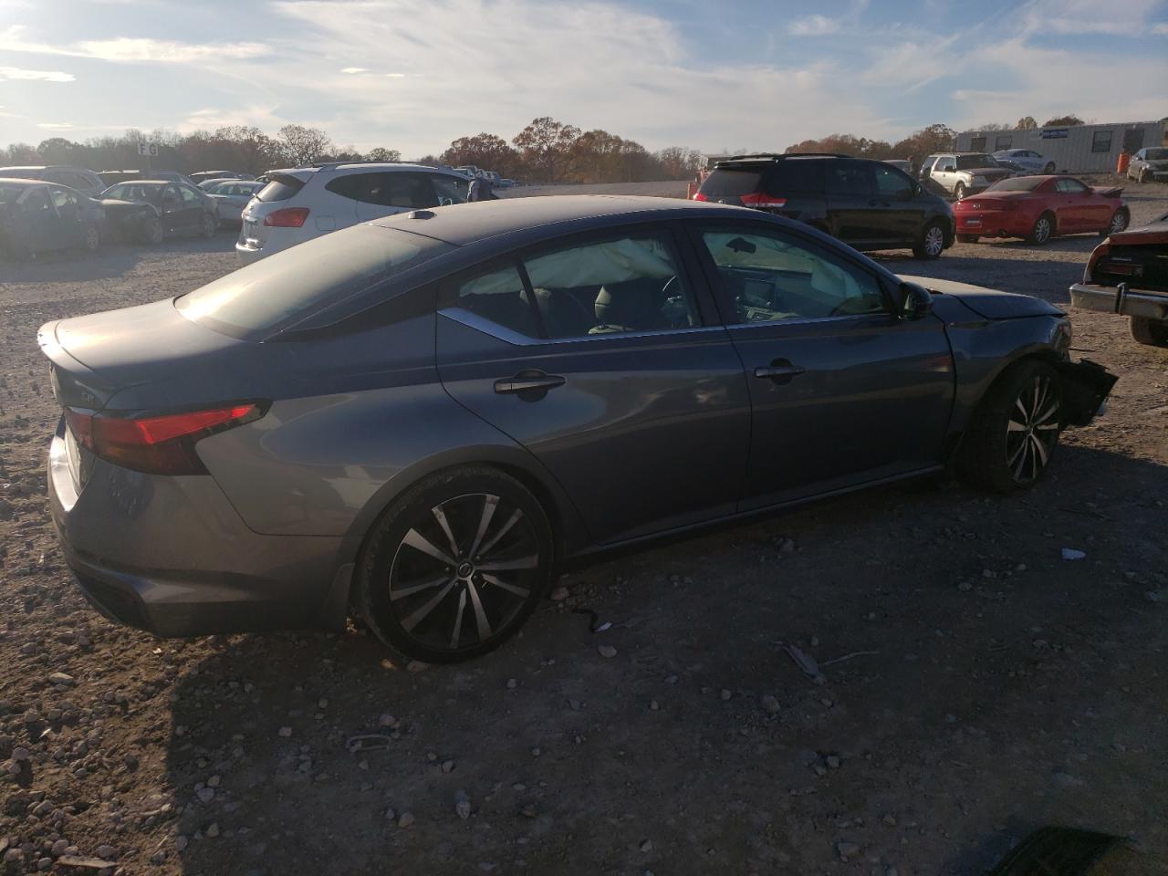 2020 Nissan Altima - Image 3