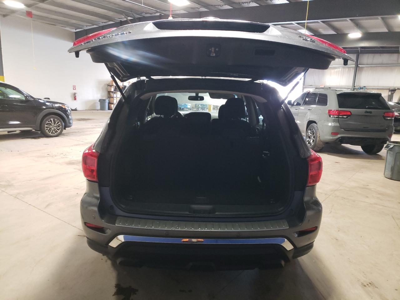 2017 Nissan Pathfinder - Image 6