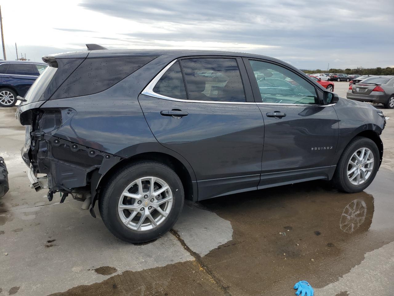 2022 Chevrolet Equinox - Image 3