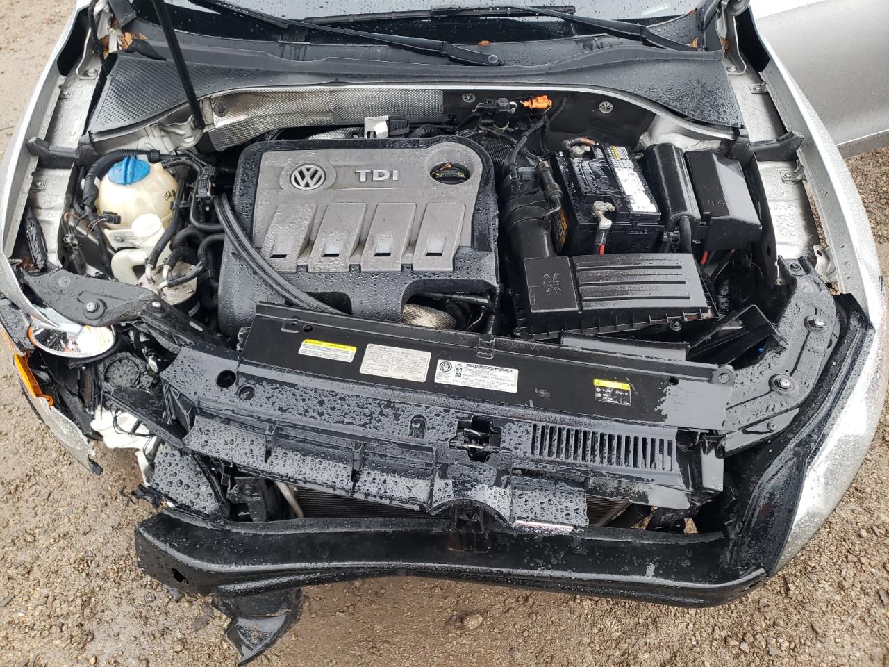 2014 Volkswagen Passat - Image 11