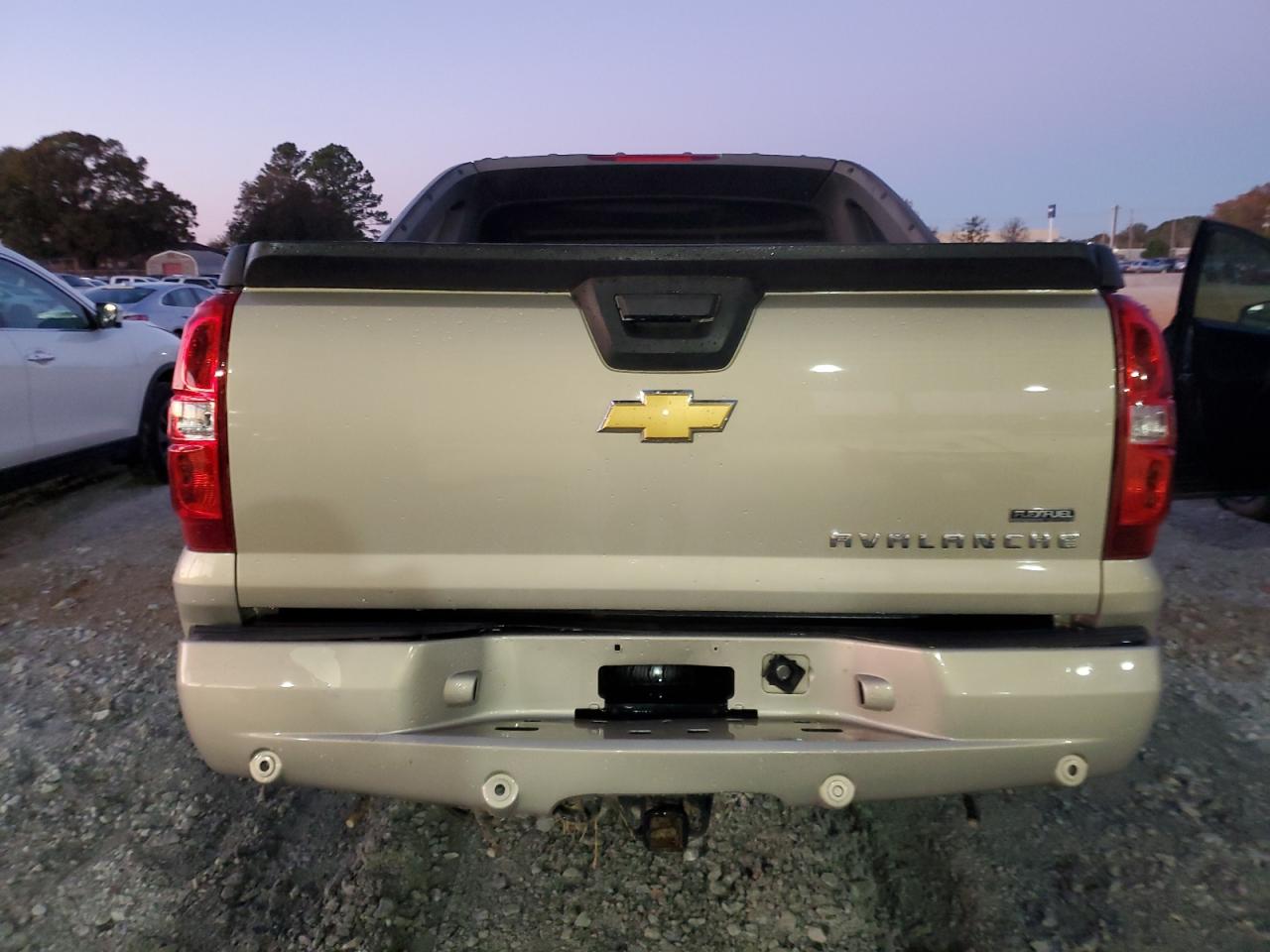 2007 Chevrolet Avalanche - Image 6