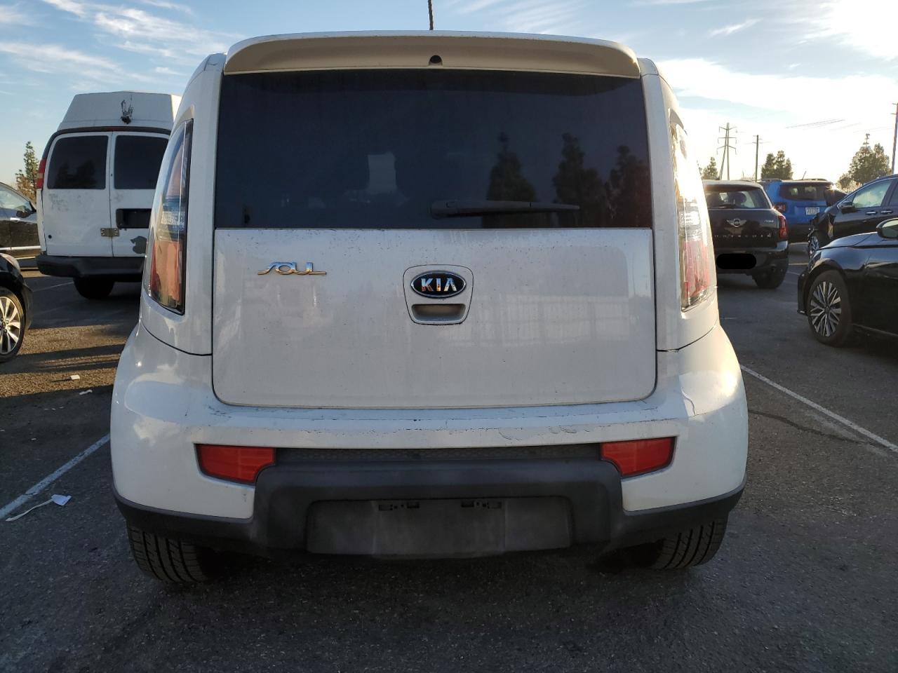 2011 Kia Soul + VIN: KNDJT2A20B7706676 Lot: 80785534