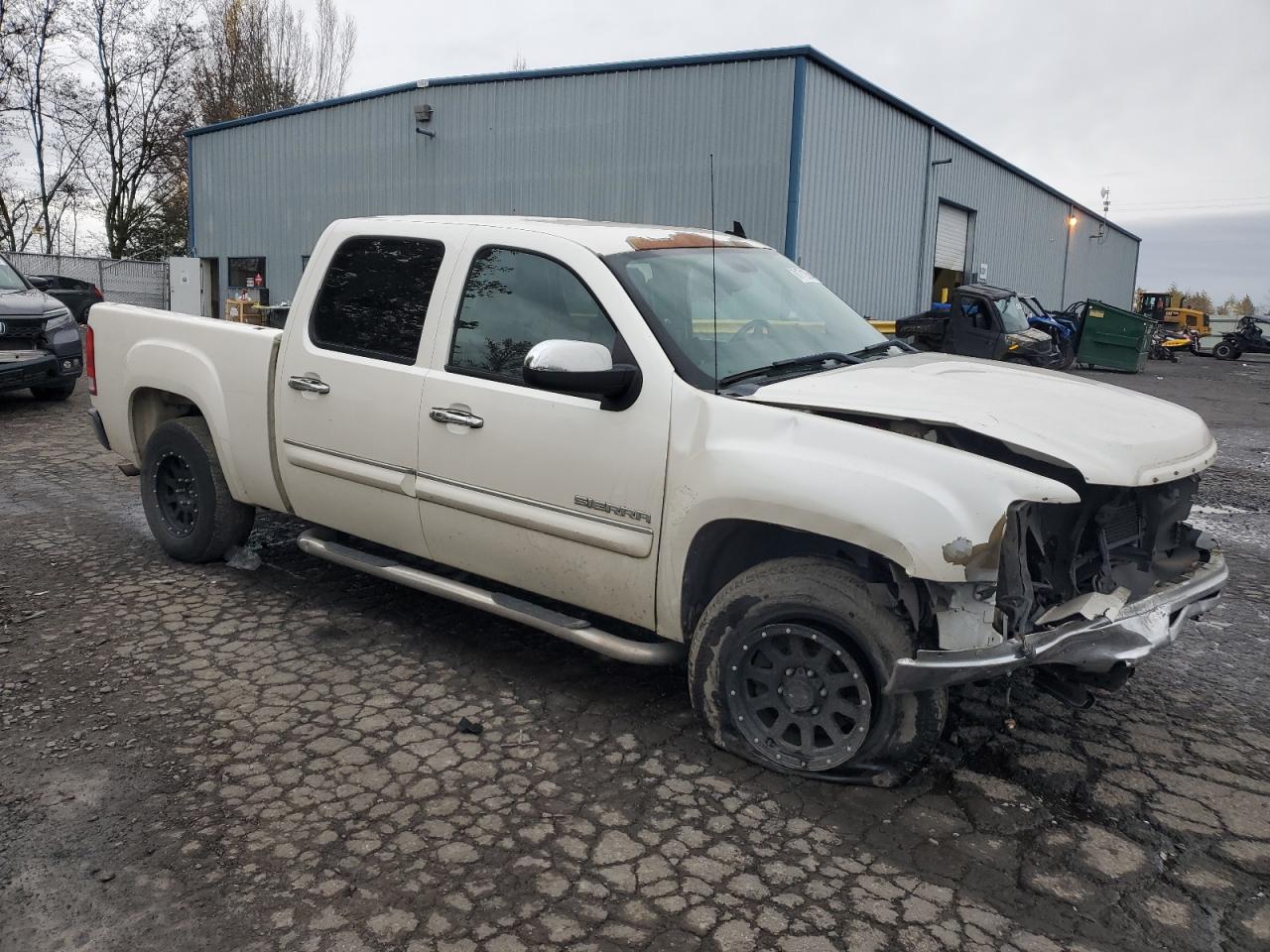 2011 GMC Sierra - Image 4