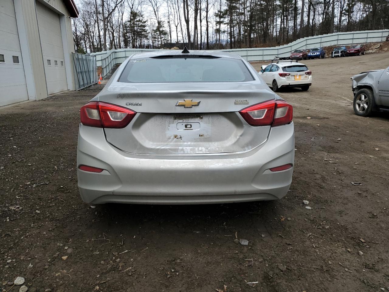 2018 Chevrolet Cruze - Image 6