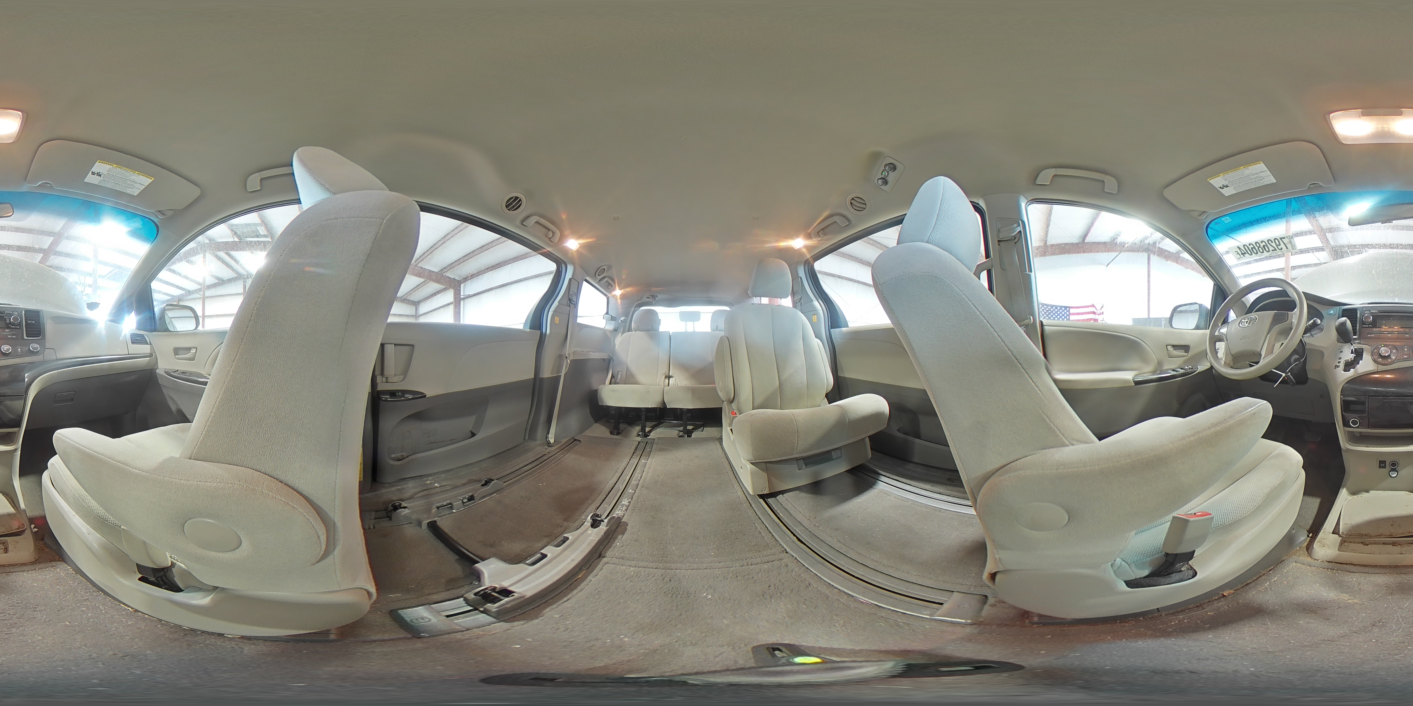 2013 Toyota Sienna - Image 16