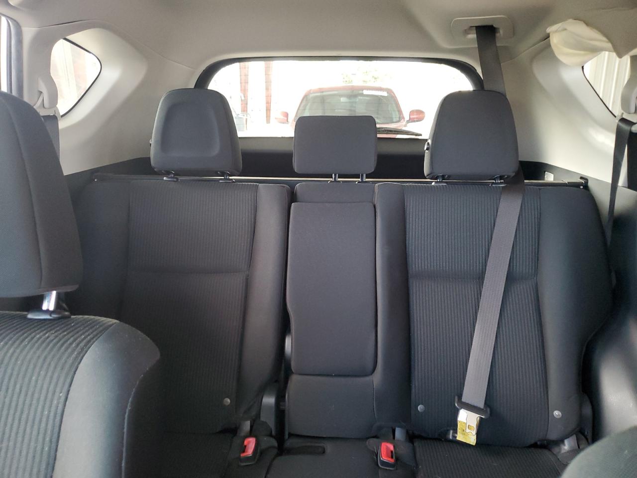 2015 Toyota RAV 4 - Image 10