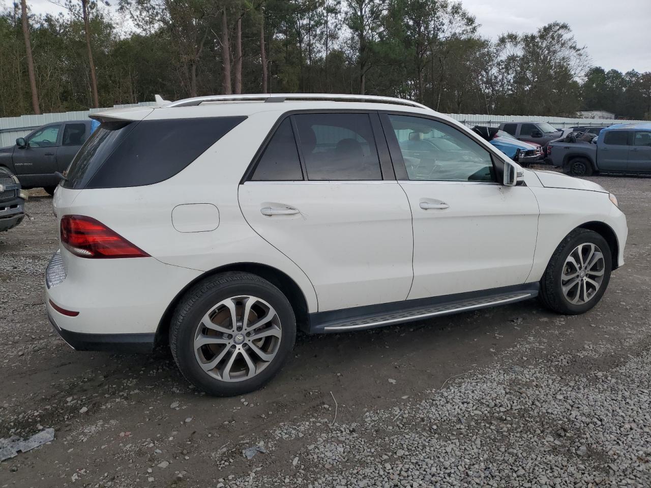 2016 Mercedes-Benz GLE - Image 3