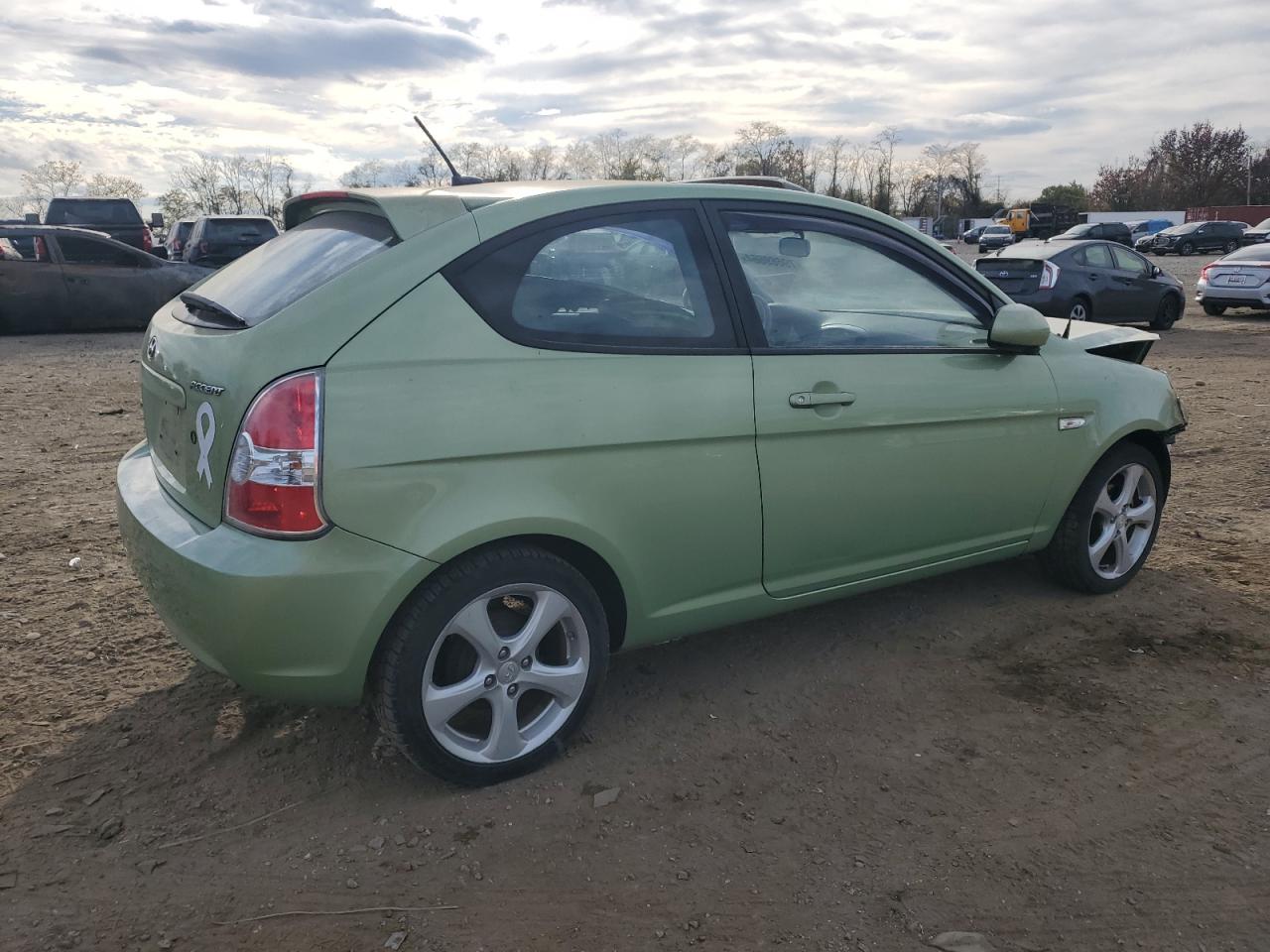 2010 Hyundai Accent - Image 3