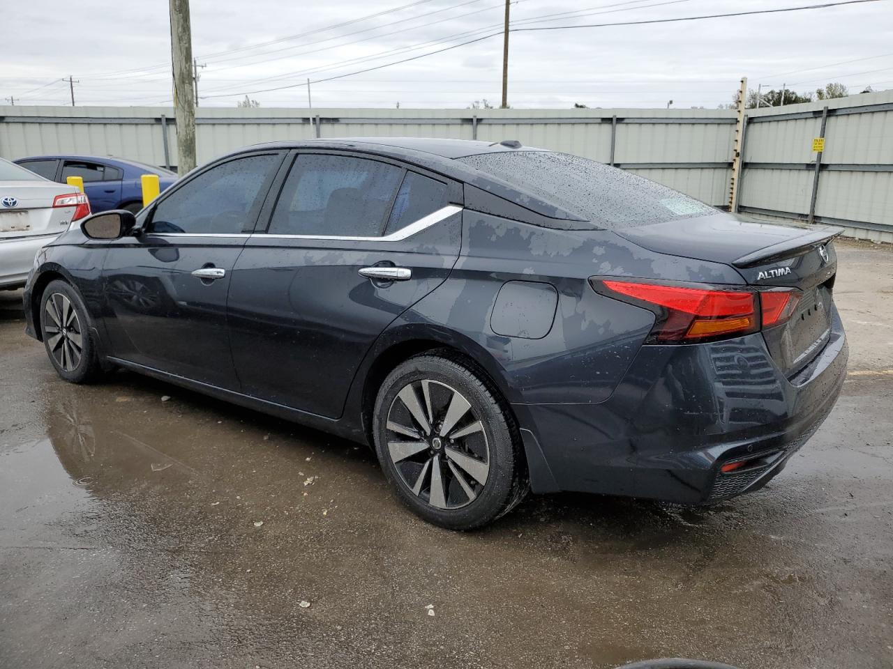 2019 Nissan Altima - Image 2