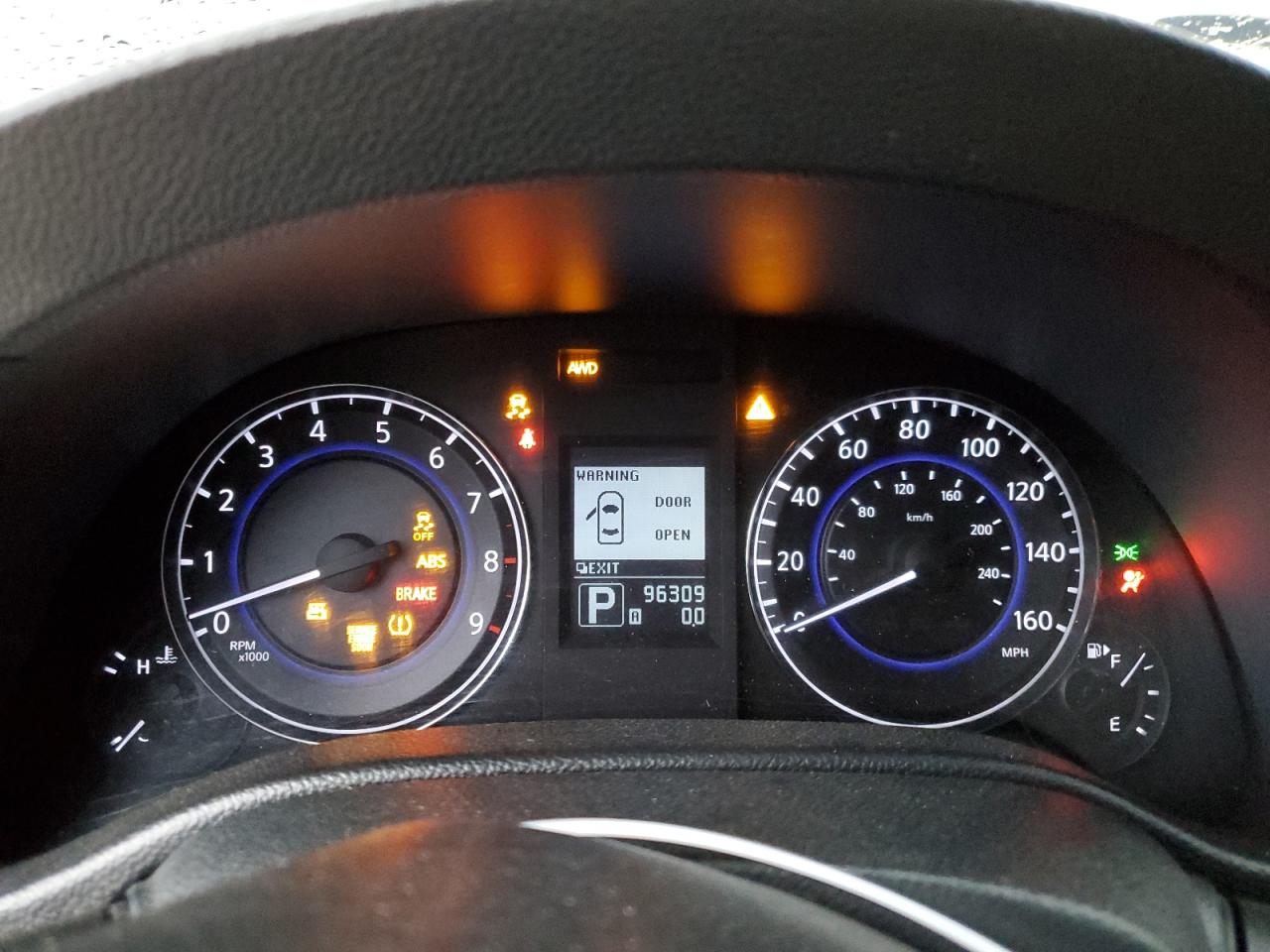 2015 Infiniti Q40 - Image 9