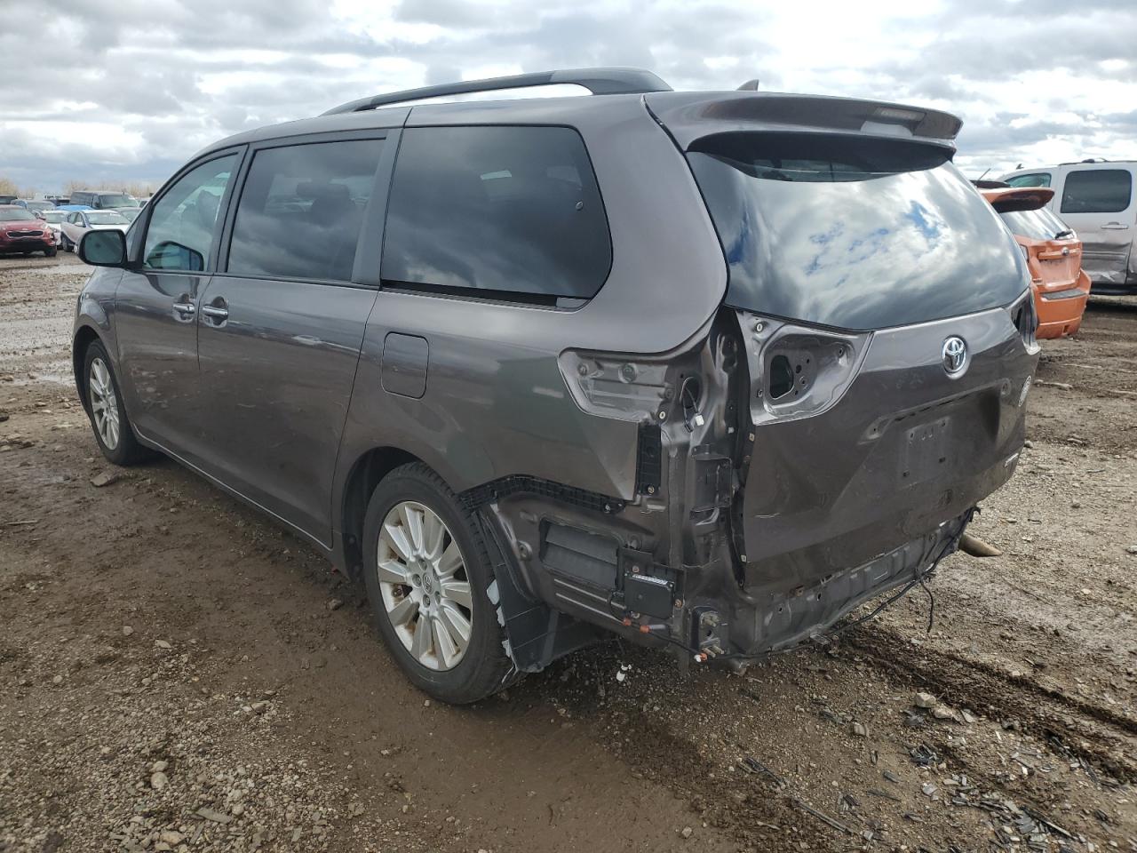 2013 Toyota Sienna - Image 2