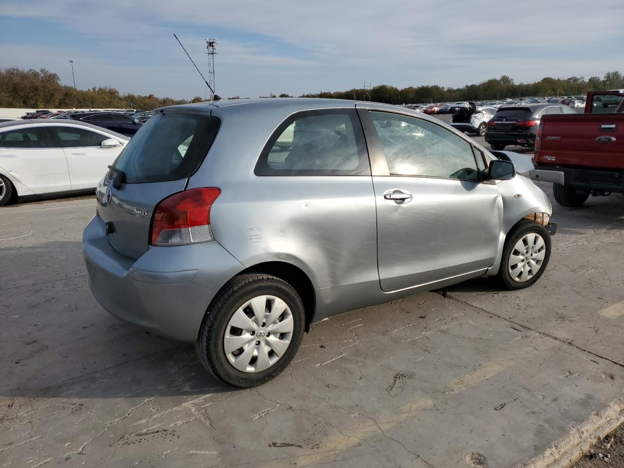 2010 Toyota Yaris - Image 3
