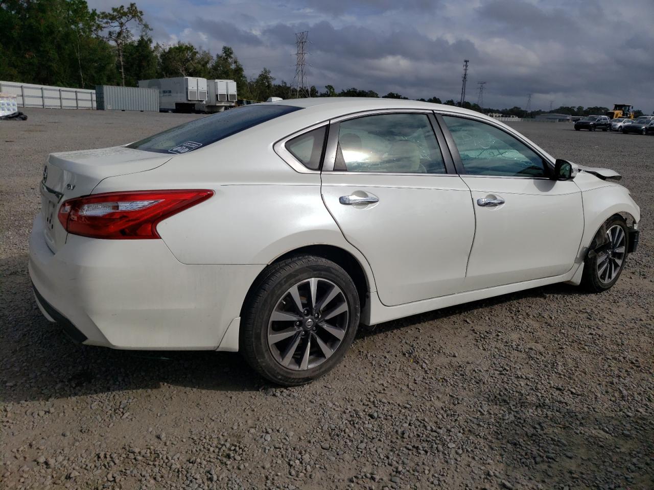 2017 Nissan Altima - Image 3