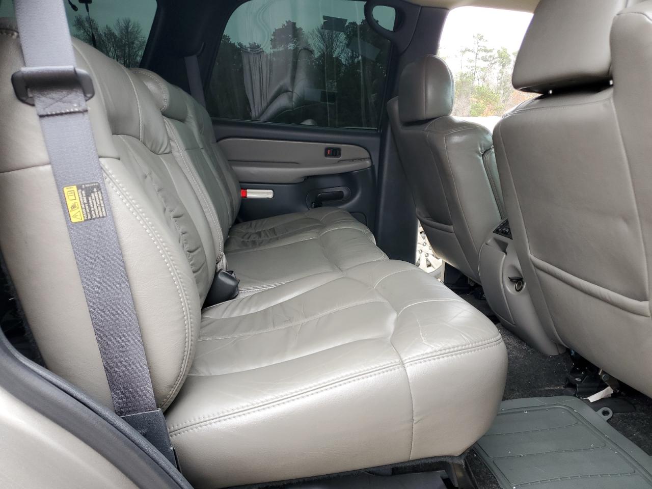 2001 Chevrolet Tahoe - Image 11