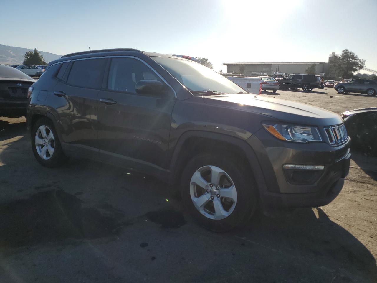 VIN 3C4NJDBB2KT596887 2019 JEEP COMPASS no.4