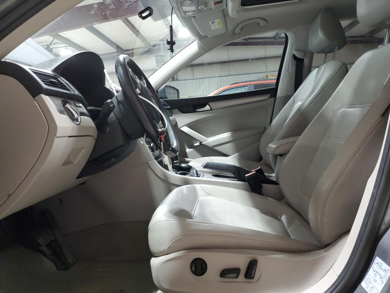 2014 Volkswagen Passat - Image 7