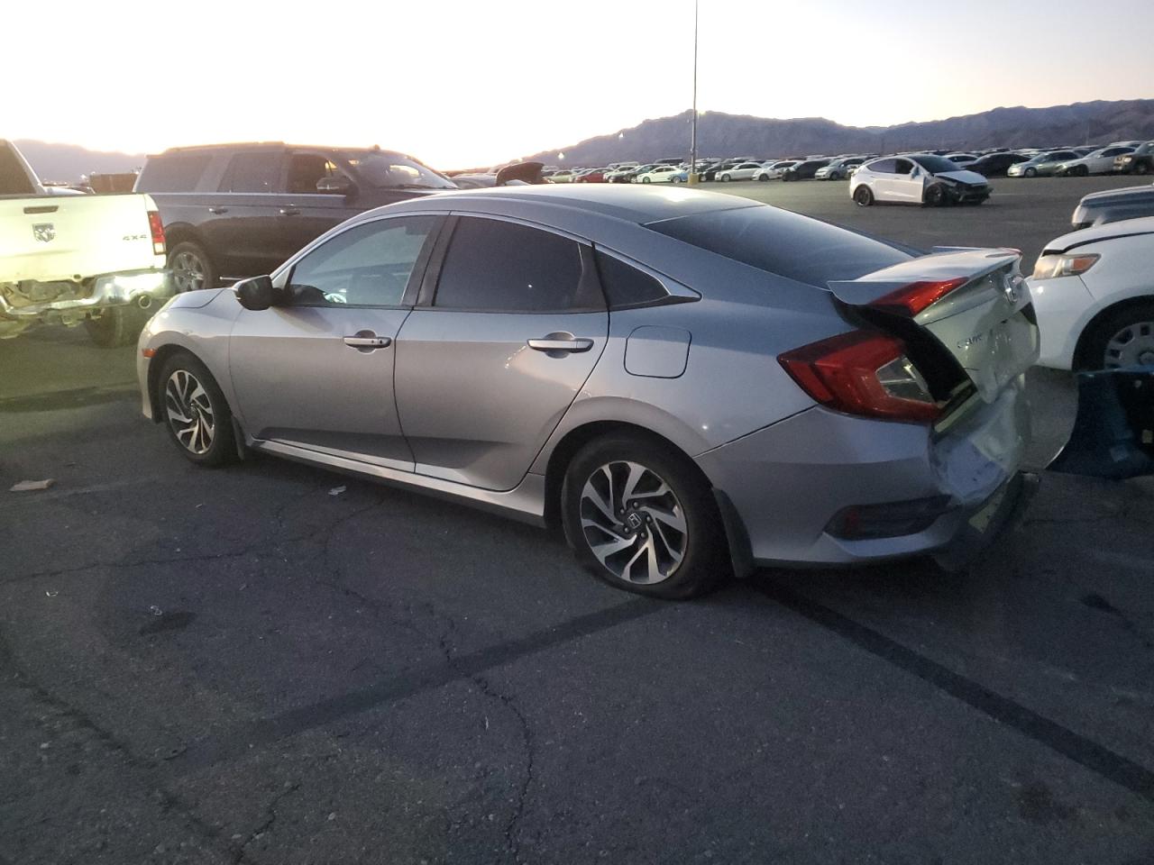 VIN 2HGFC2F72GH540832 2016 HONDA CIVIC no.2