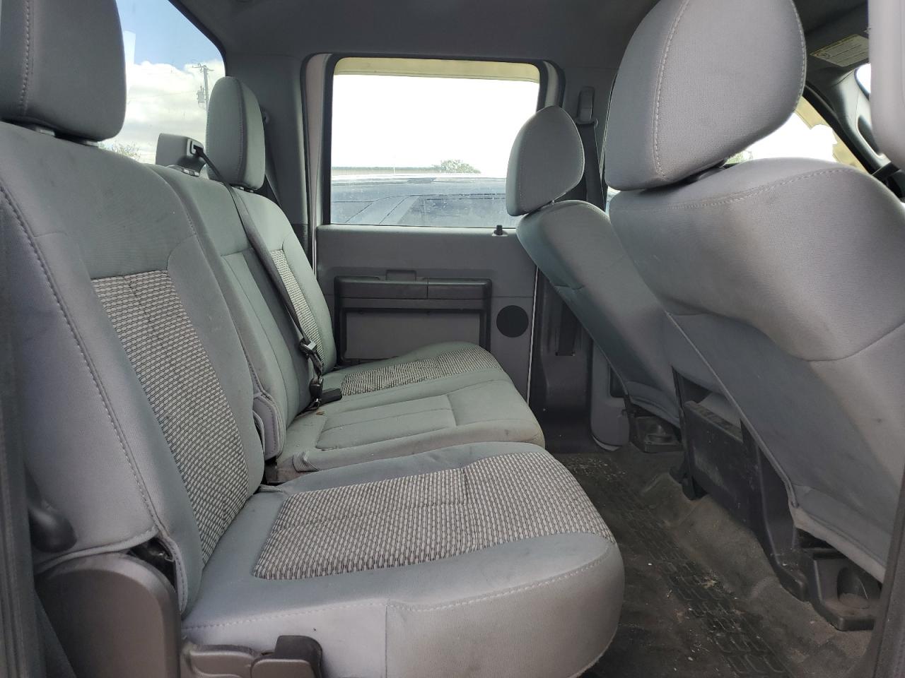 2011 Ford F350 - Image 10