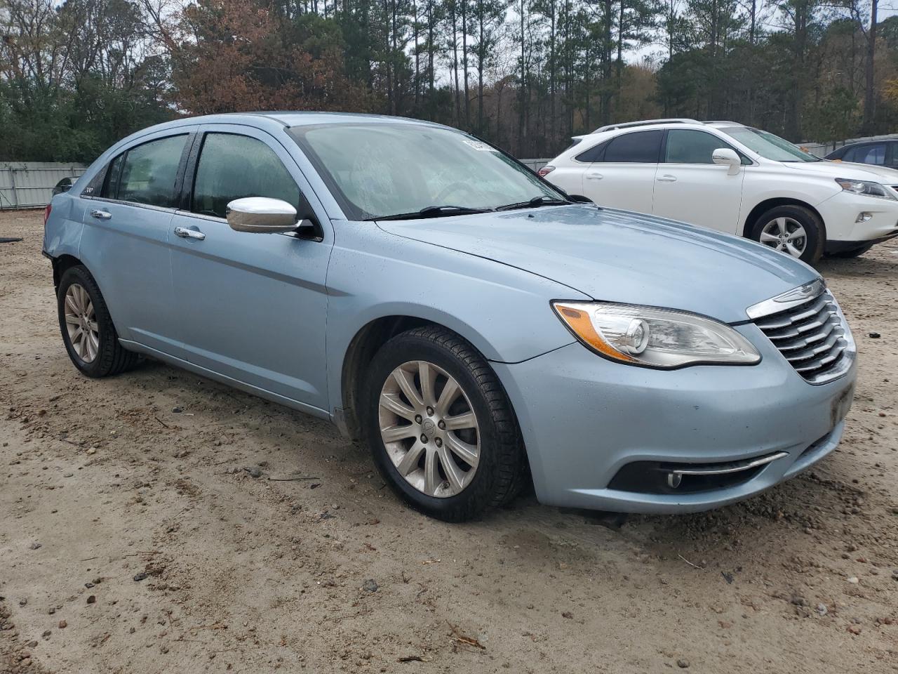 2013 Chrysler 200 - Image 4