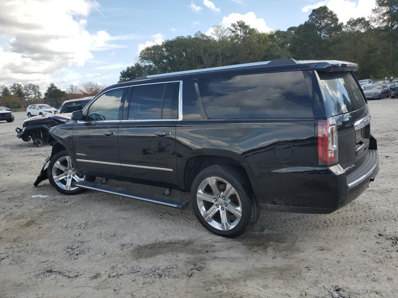 2018 GMC Yukon - Image 2