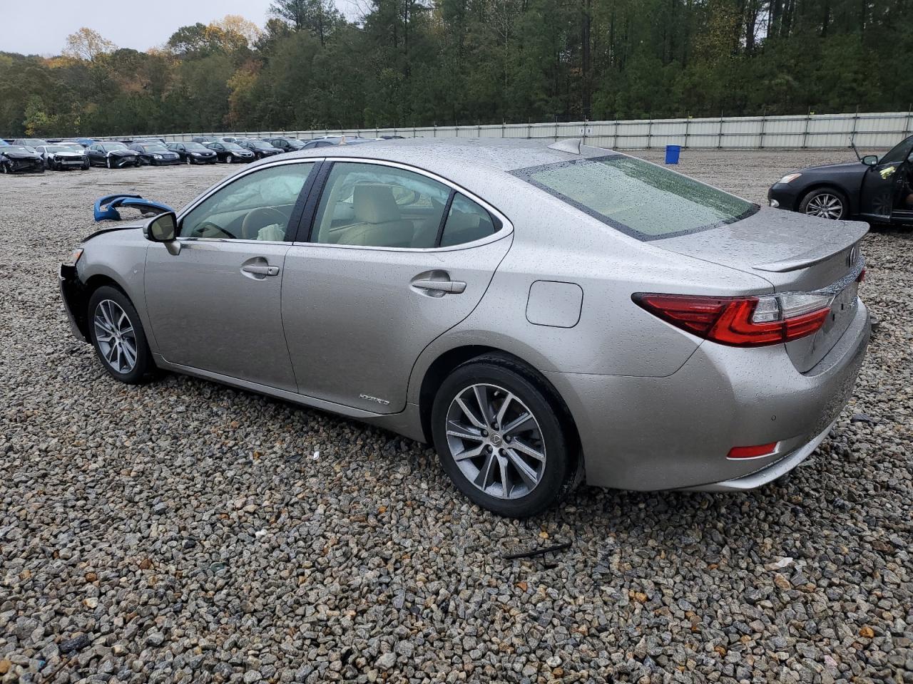2016 Lexus ES - Image 2