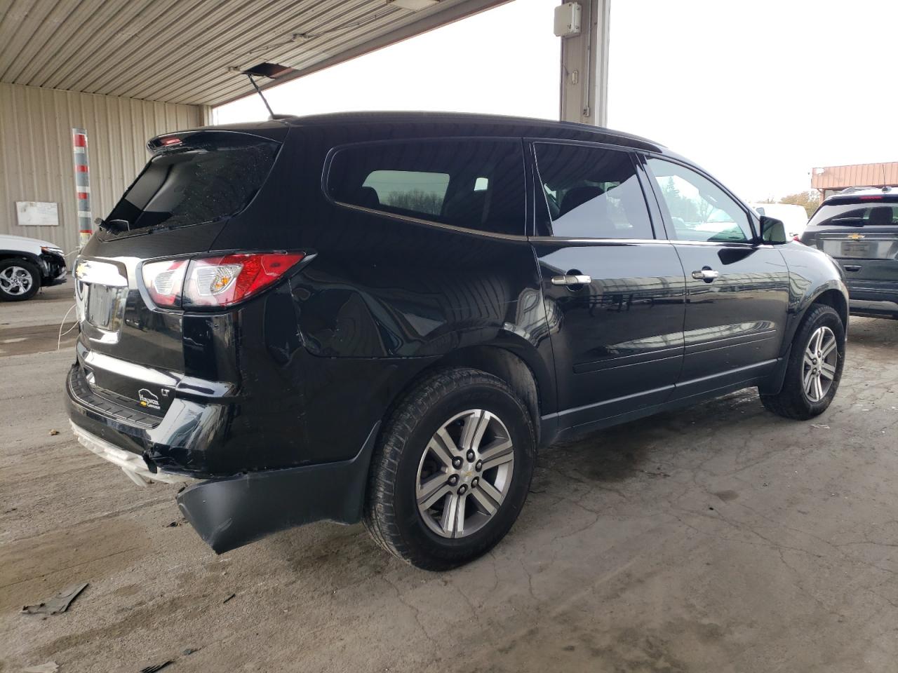 VIN 1GNKRGKDXHJ338932 2017 CHEVROLET TRAVERSE no.3