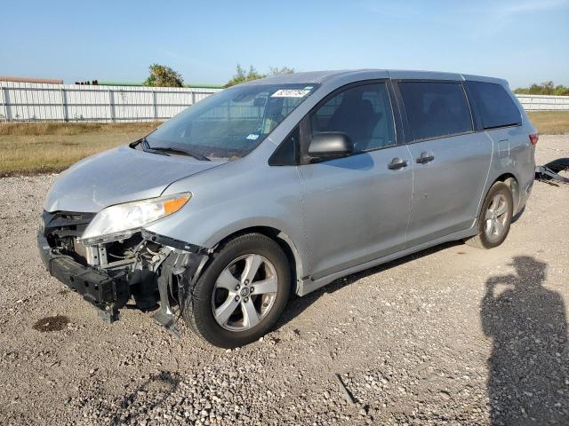 2019 Toyota Sienna 