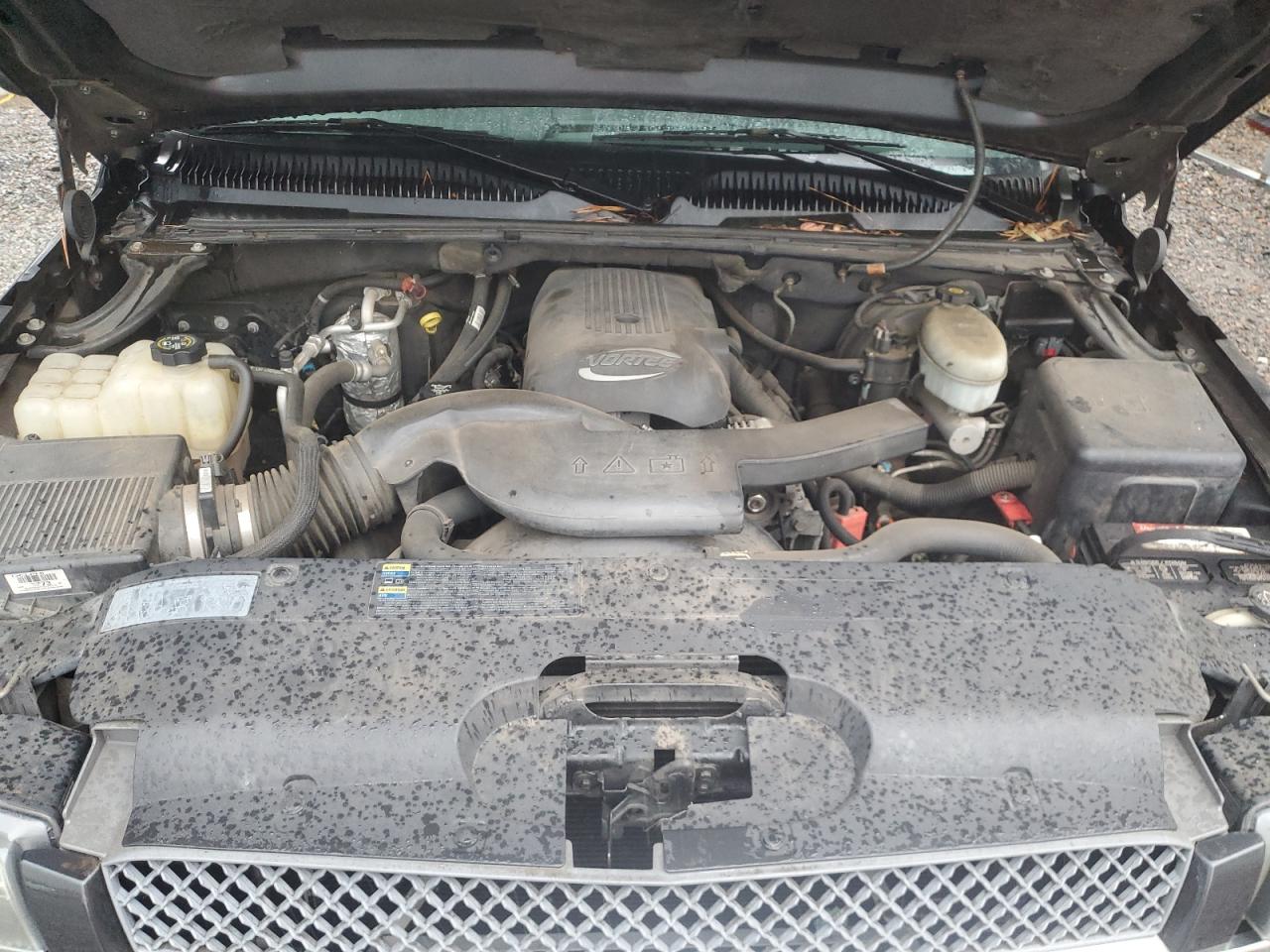 2003 Chevrolet Avalanche - Image 13