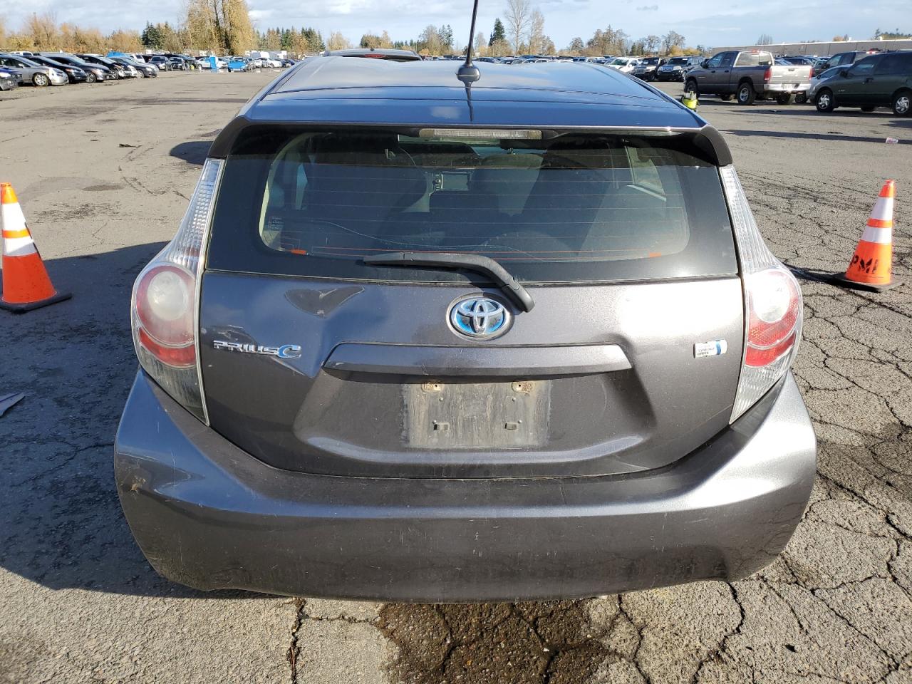 2014 Toyota Prius - Image 6