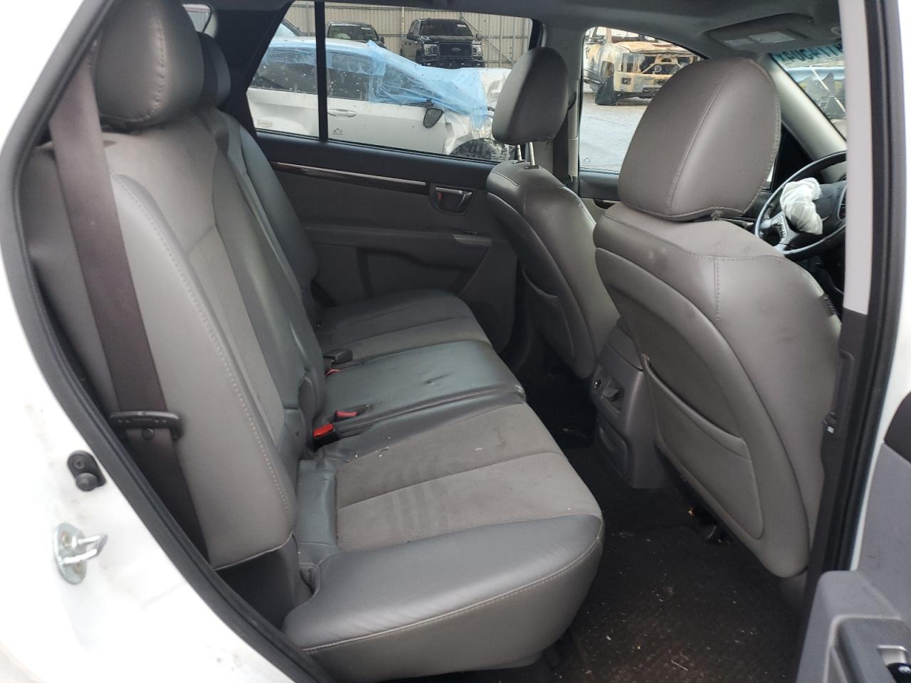 2012 Hyundai Santa Fe - Image 12