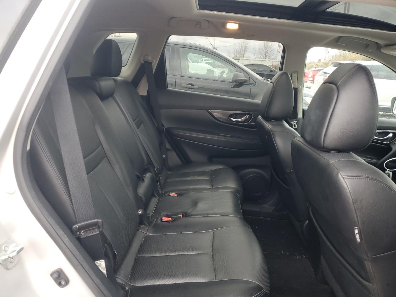 2015 Nissan Rogue - Image 11