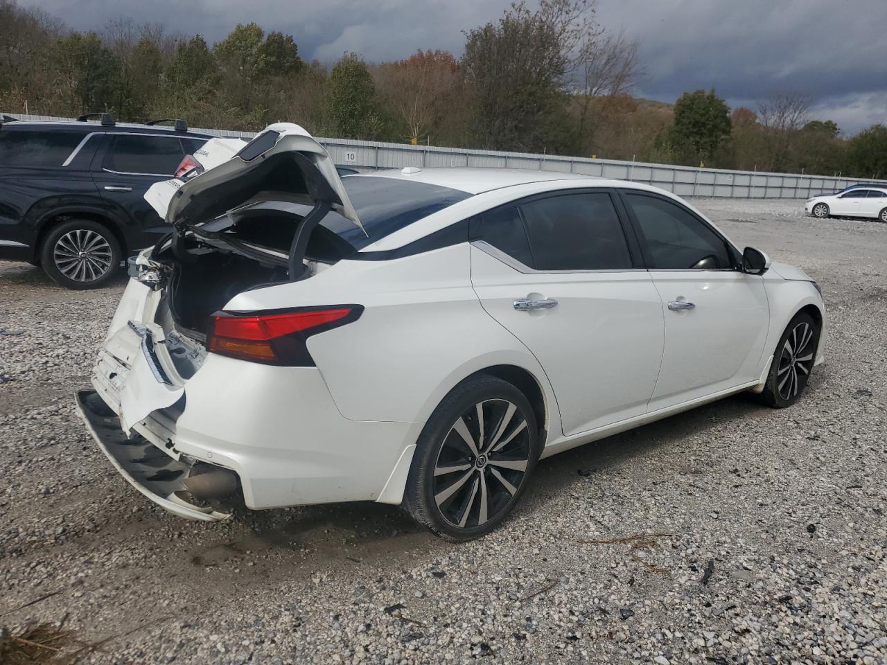 2021 Nissan Altima - Image 3