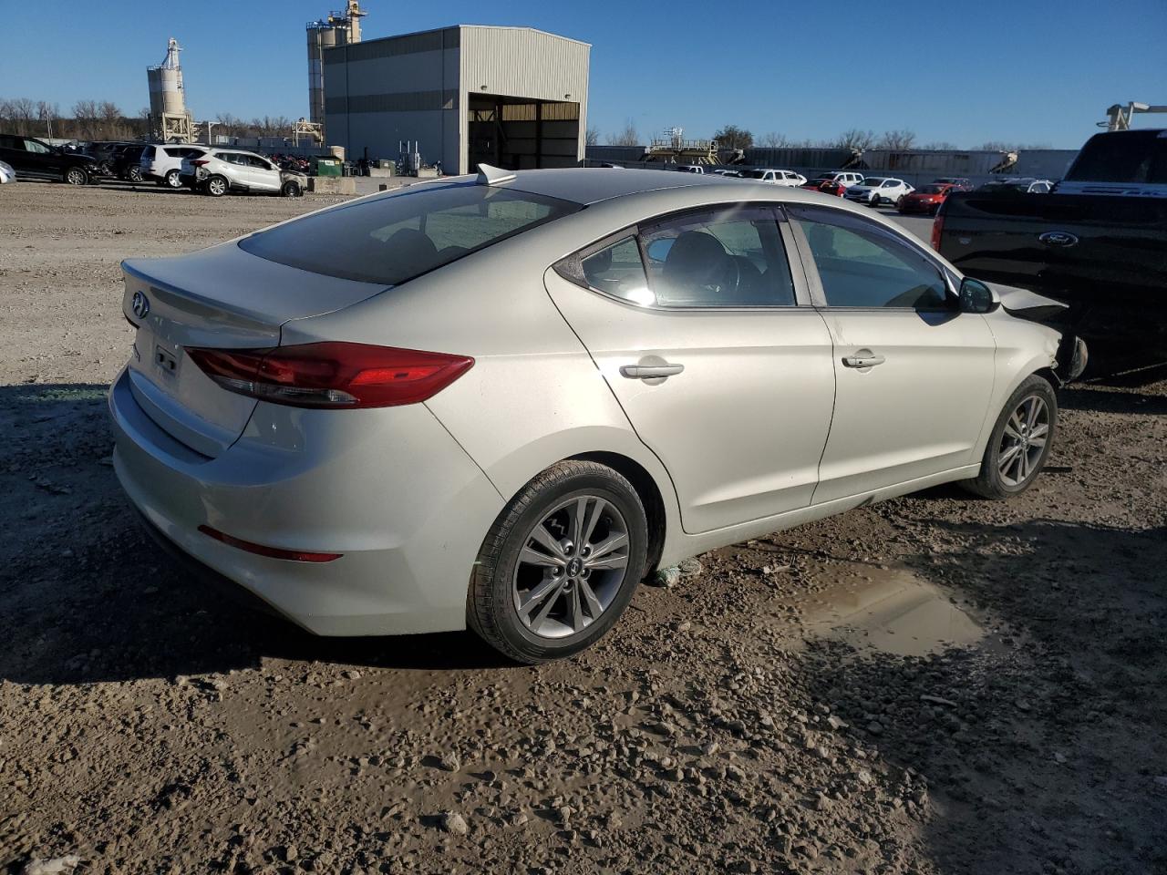 2017 Hyundai Elantra - Image 3