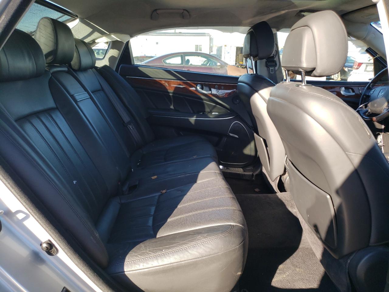 2013 Hyundai Equus - Image 11