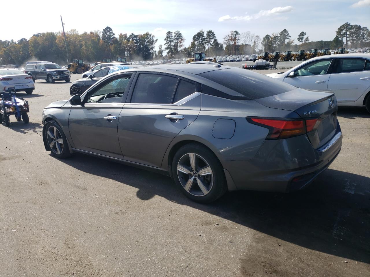2019 Nissan Altima - Image 2