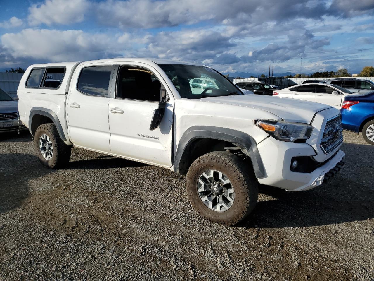 VIN 5TFCZ5AN8HX101235 2017 TOYOTA TACOMA no.4