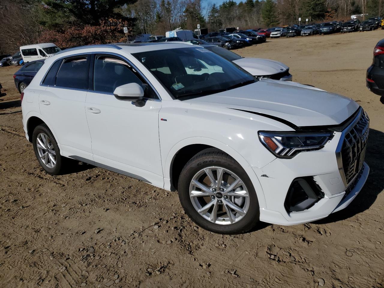 2024 Audi Q3 - Image 4