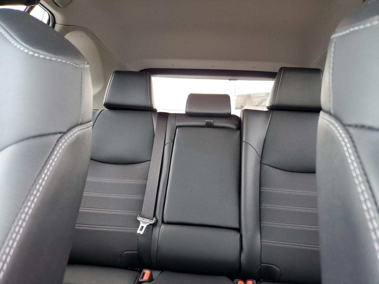 2023 Toyota RAV 4 - Image 10