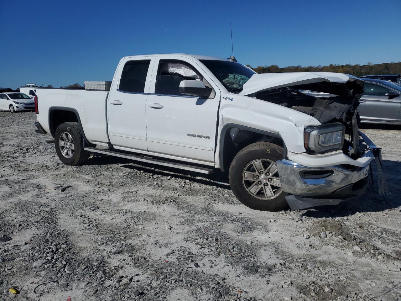 2017 GMC Sierra - Image 4