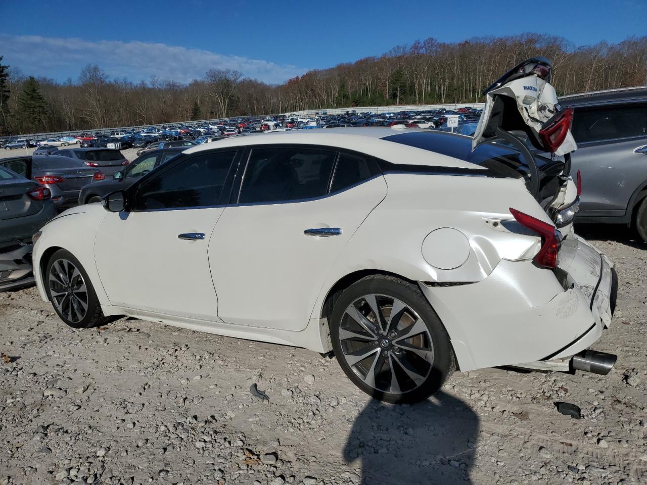 2016 Nissan Maxima - Image 2
