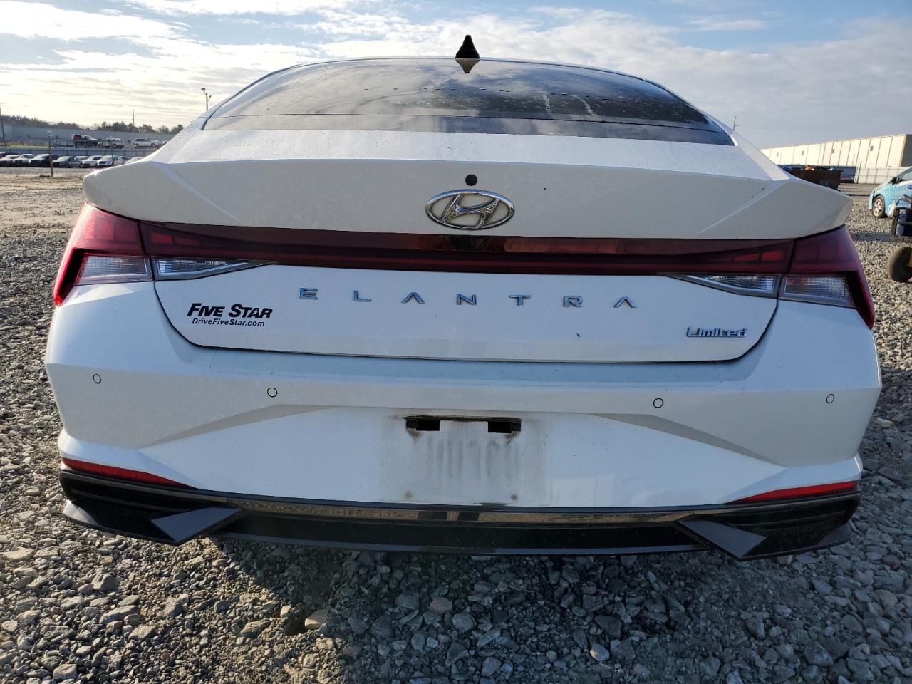 2021 Hyundai Elantra - Image 6