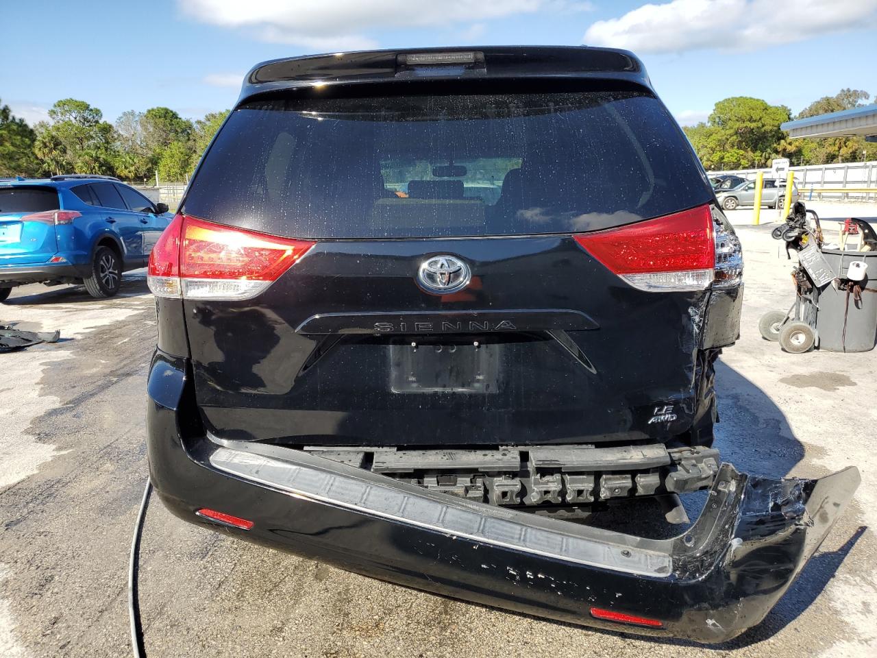 2011 Toyota Sienna Le VIN: 5TDJK3DC7BS027474 Lot: 80687934