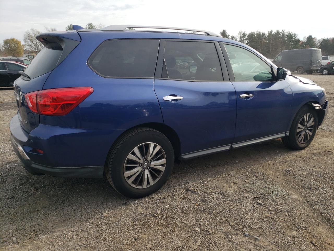 2020 Nissan Pathfinder - Image 3