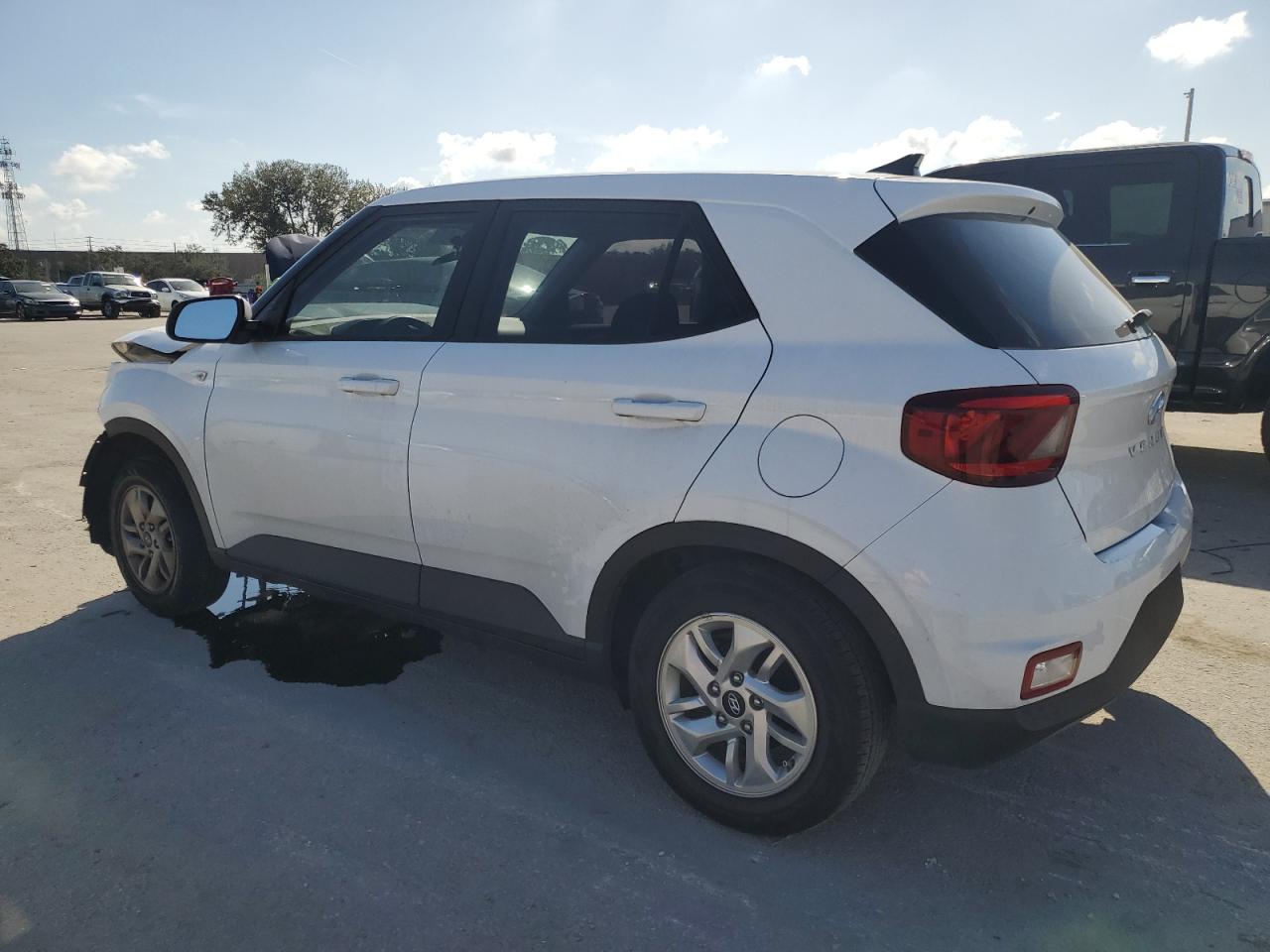 2022 Hyundai Venue - Image 2