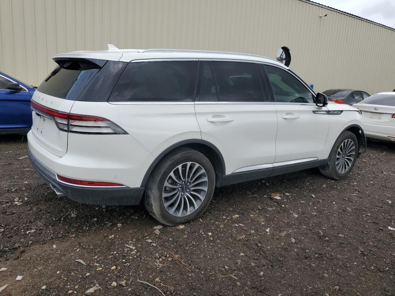 VIN 5LM5J7WC8NGL14516 2022 LINCOLN AVIATOR no.3