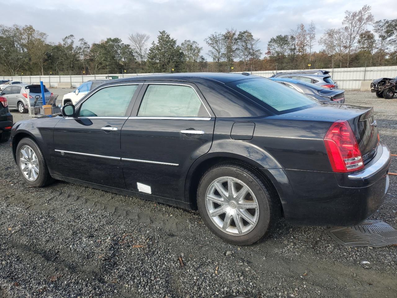 2010 Chrysler 300 - Image 2