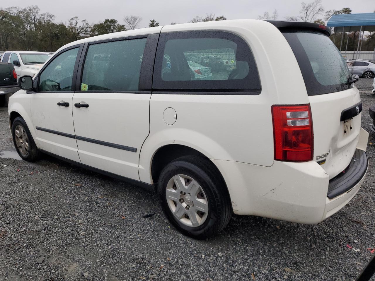 2009 Dodge Caravan - Image 2