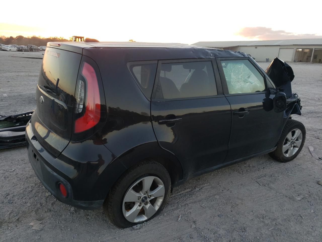 VIN KNDJN2A25J7903819 2018 KIA SOUL no.3